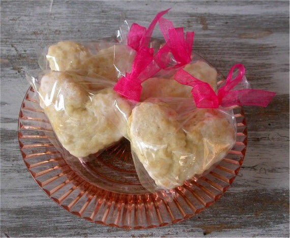 75 Edible Wedding Favors - Mini Heart Shaped Vanilla Scones for bridal showers, baby showers, rehearsal dinner, tea party Il_570xn