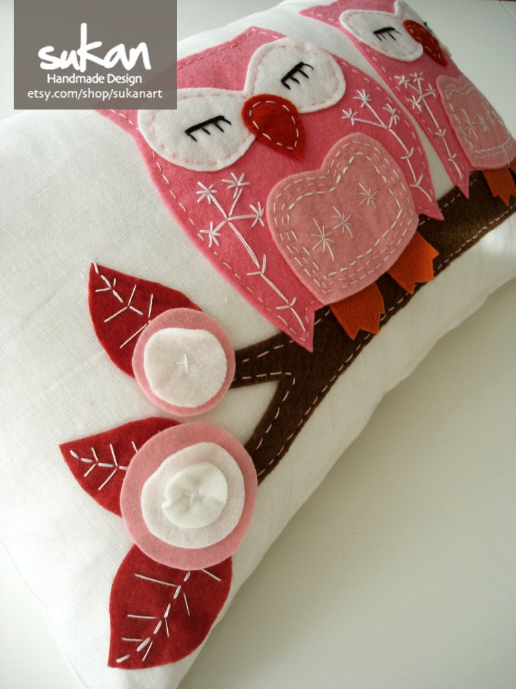 Sukan /  Pink Owls Pillow Cover - 12x20