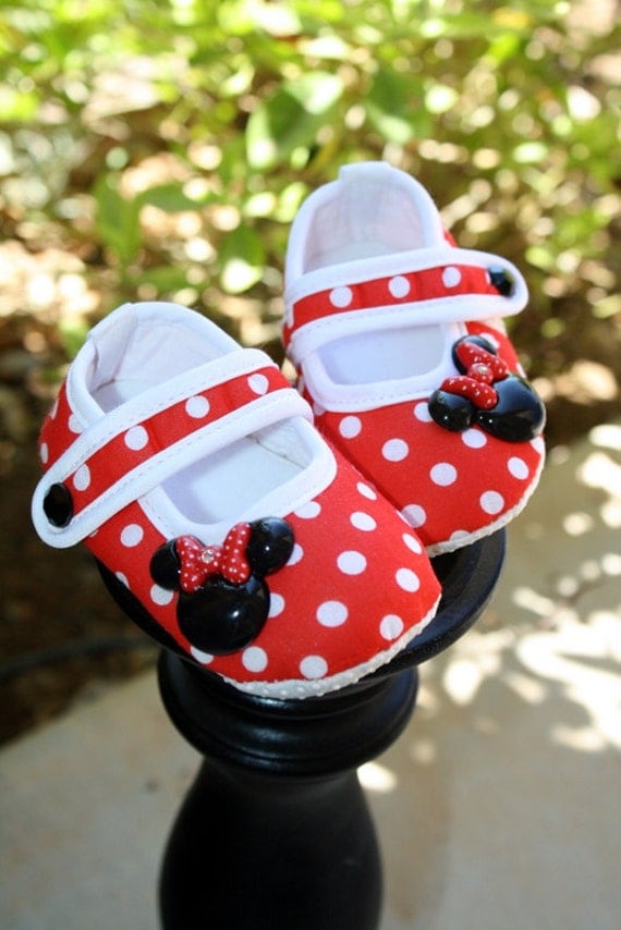 DiSNeYLaND Here We Come, BaBY BLiNG Crib Shoes- Red & White Polka DoT w/ Minnie Mouse Resins and  a black rhinestone- in 4 diff infant sizes