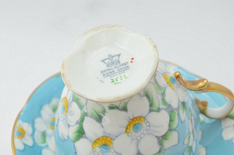 Tea cup and saucer England Royal Albert bone china