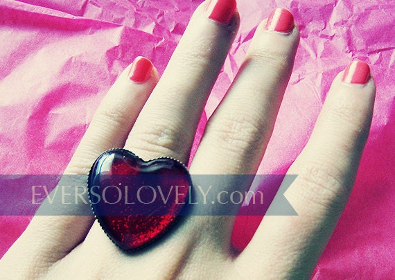 HEARTBEAT red heart cocktail ring - scarlet ruby and gold shimmer summer nights and shootings stars