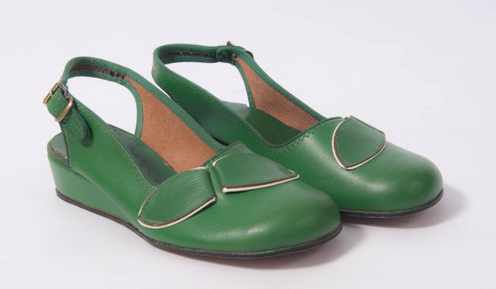 SALE // Deadstock Vintage 1940s Sling Back Wedge Shoes // Jitterbug Swing Oversized Bow Wedgies Vintage Kids