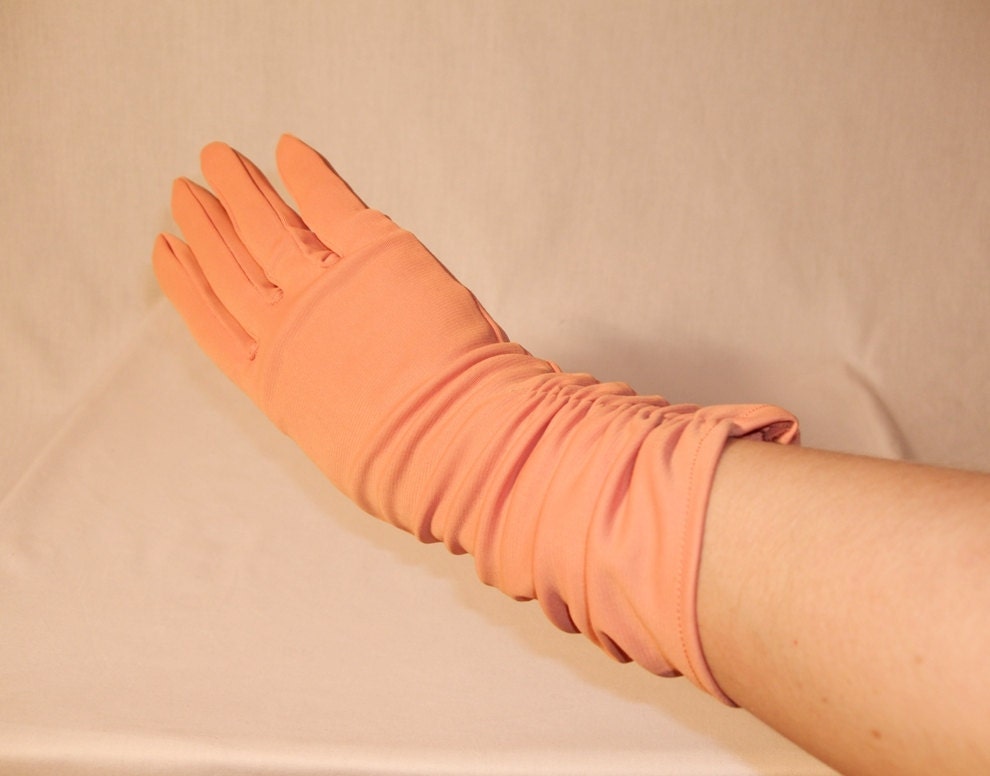 Peach / pale tan ruched gloves