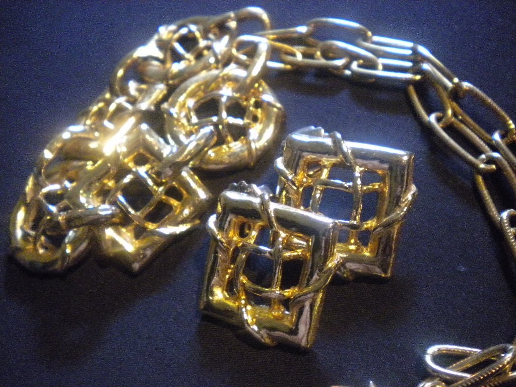 Vintage Necklace and Earrings Set with woven gold chunky tic-tac-toe geometric links