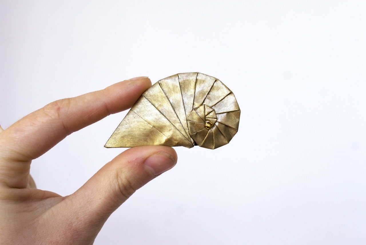 Origami gold brooch - sea shell paper brooch - MilleGrudicarta