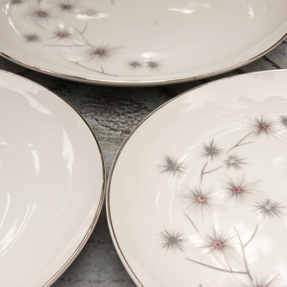 Items similar to Creative Fine China 1014 Dinner Plates on Etsy