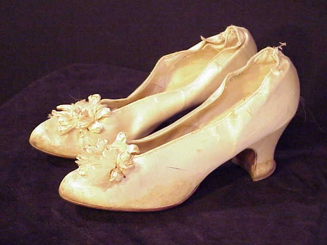 On SALE - Antique French VICTORIAN Ivory Silk Bride's Wedding Shoes