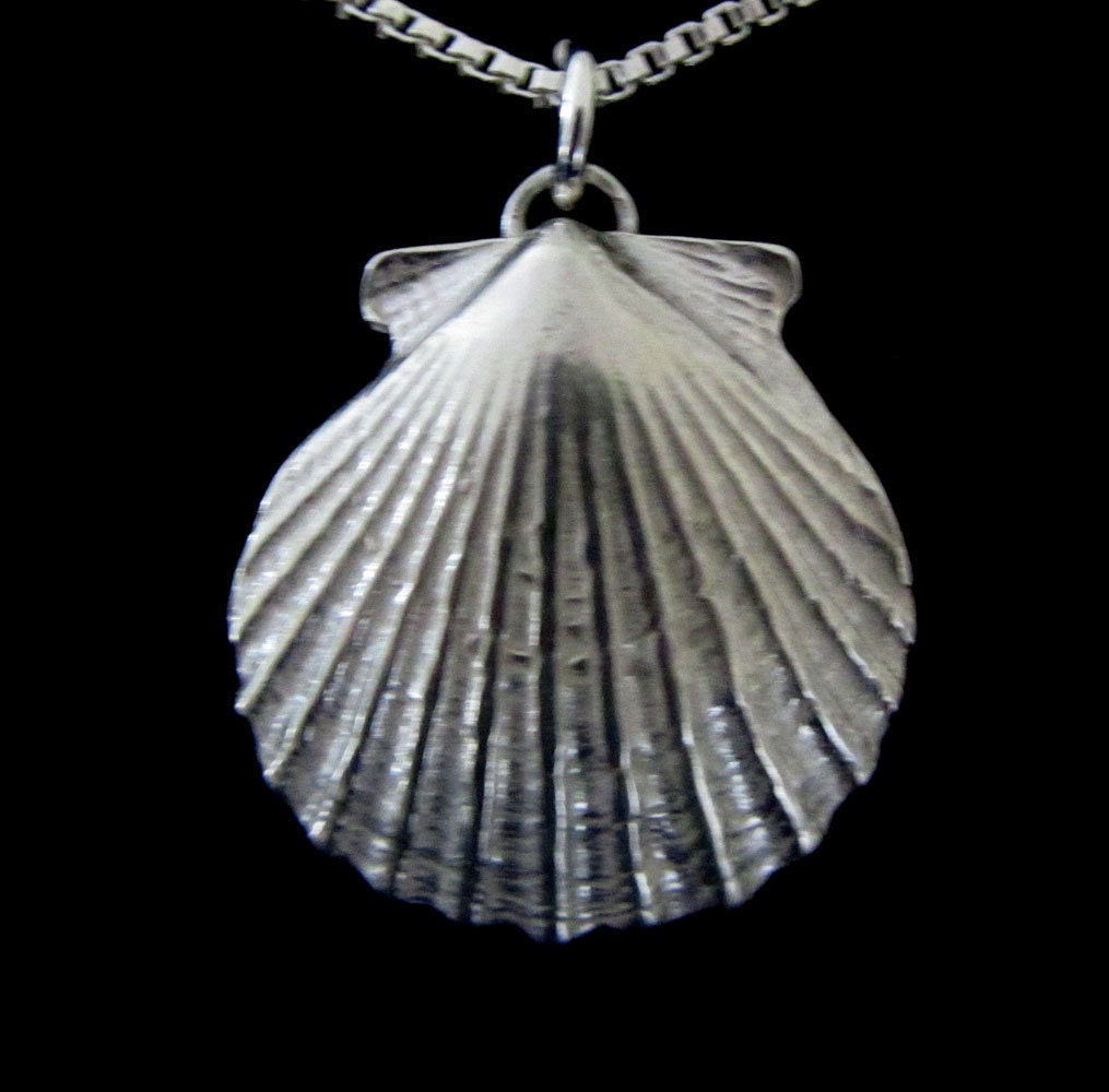 Scallop Necklace (medium)