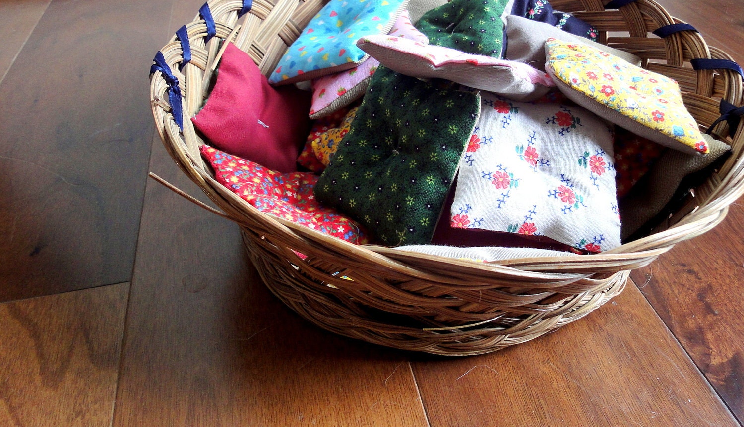 Three Lavender Sachets, Upcycled Fabric Scraps and Vintage Floral Calico, Potpourri, Air Freshener