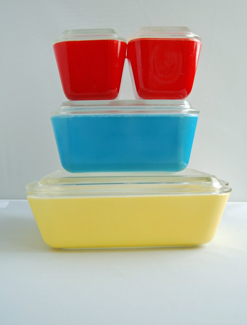 Multicolor Primary Pyrex Refrigerator Dishes Complete Set