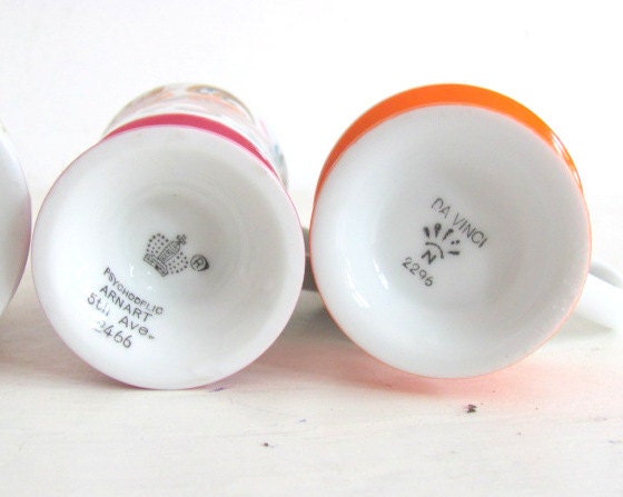 Vintage Retro Pedestal Mugs Mod Sixties Assorted Flower Power Groovy Arnart Coffee Cups