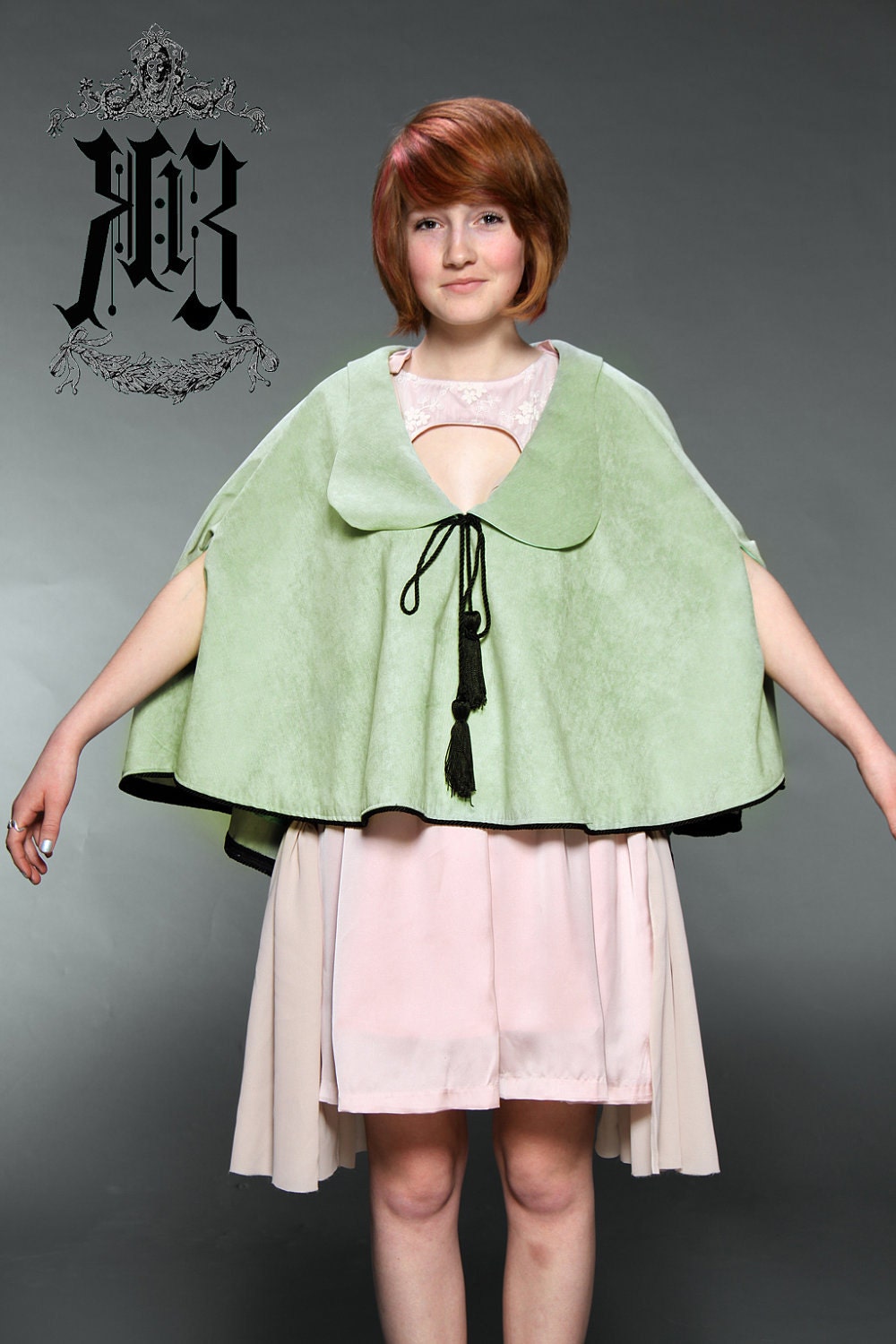 Olivier - Minty circle short cape