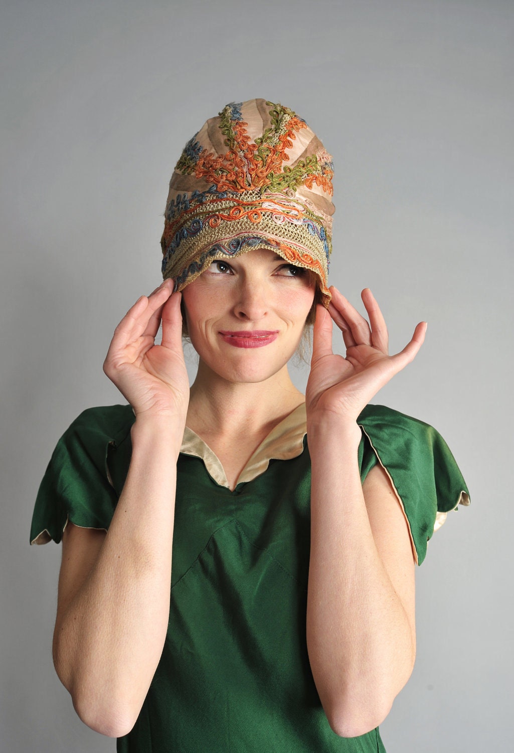 1920s cloche // 20s silk and ribbon flapper cloche // The Dandiest Girl