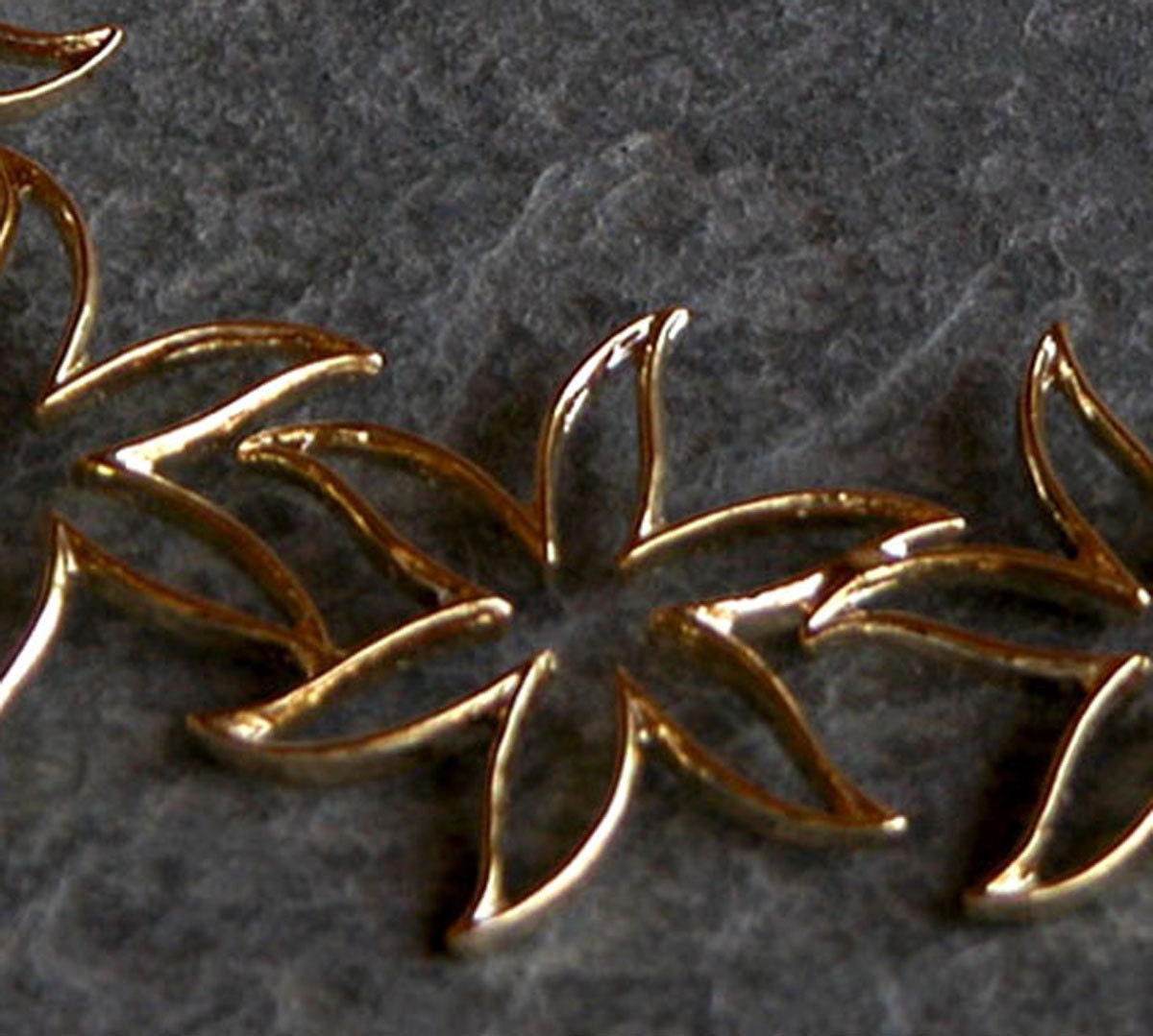 Gold Flowers Neclace ,Flowers Gold Necklace, Blossom Necklace, flower Contour Gold Necklace