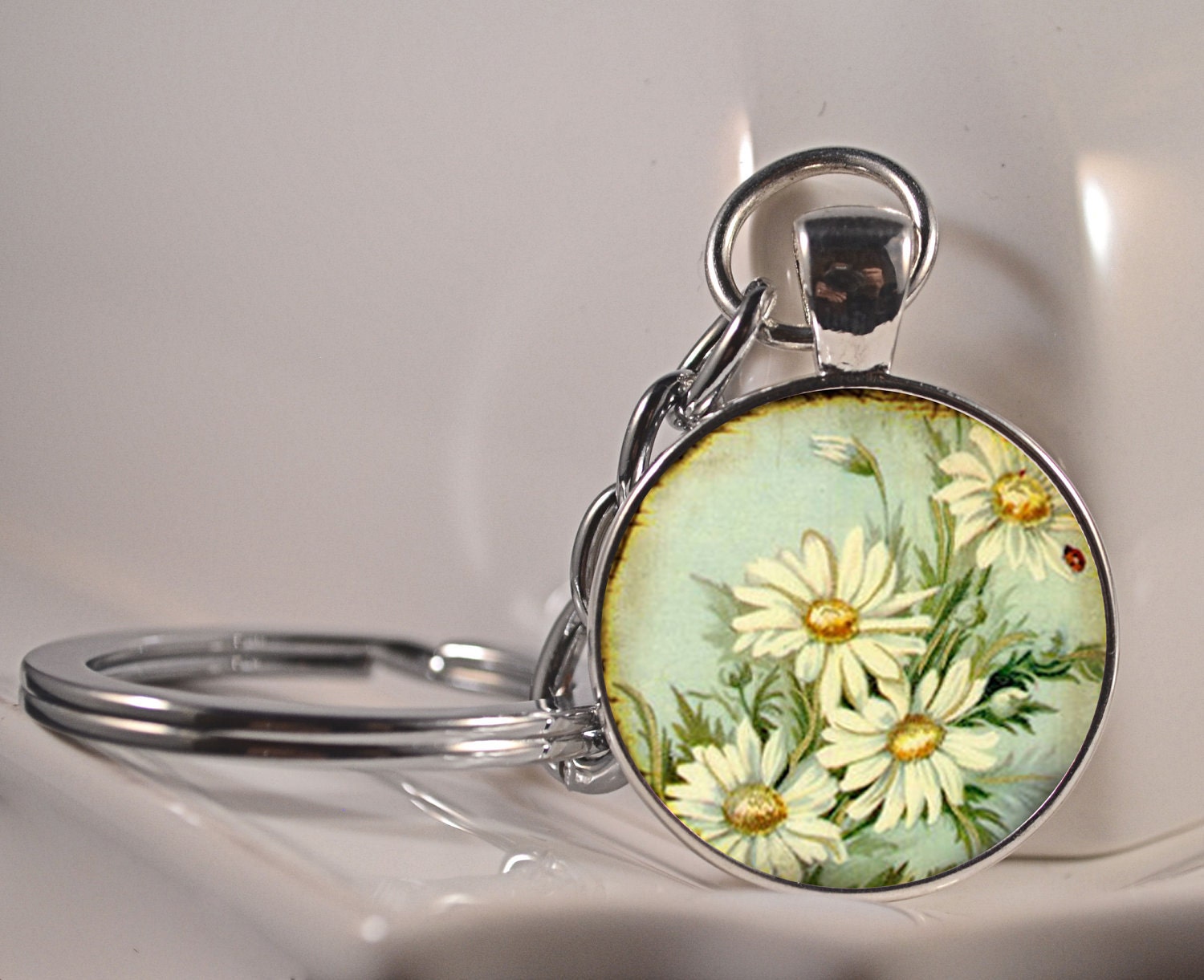 Fresh As A Vintage Daisy Keychain, Resin Keychain, Picture Keychain, Photo Keychain, Resin Accessory, Flower Keychain C185