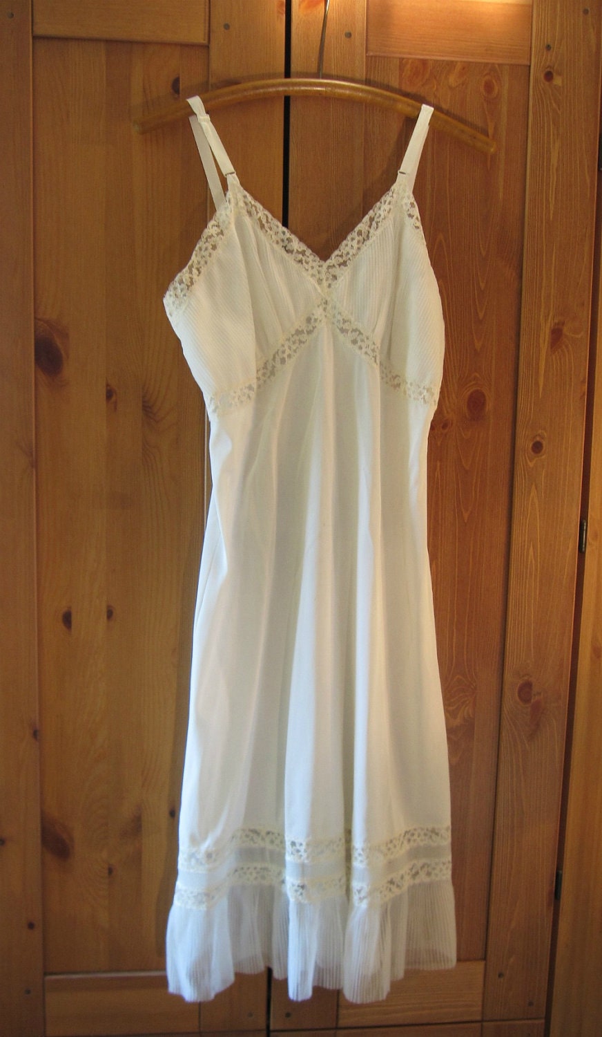 Vintage 50s White Full Slip with Lace and Accordian Pleating. Size M 36 Bust. Cat On A Hot Tin Roof.