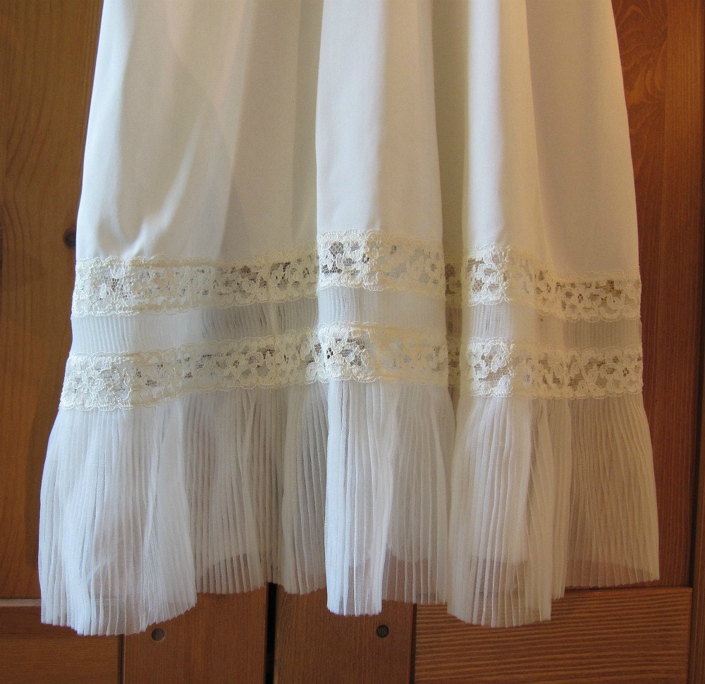 Vintage 50s White Full Slip with Lace and Accordian Pleating. Size M 36 Bust. Cat On A Hot Tin Roof.
