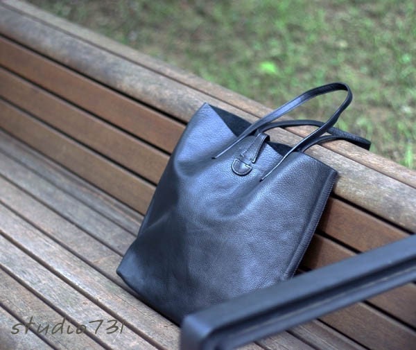 Simple Leather Shoulder Bag - Black