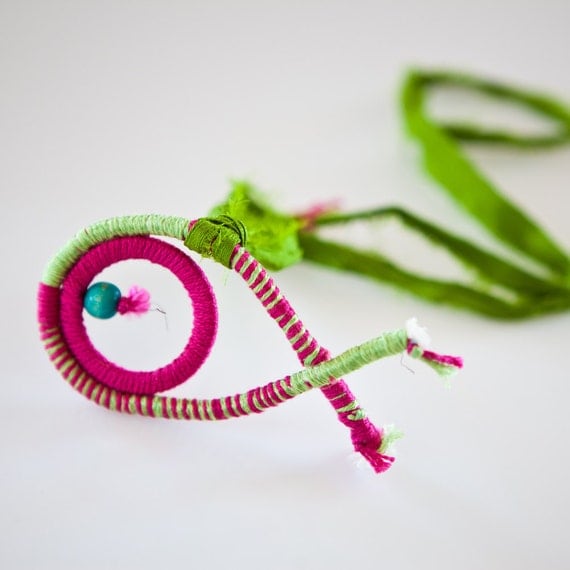 Fish necklace, spring fiber necklace green and fuchsia