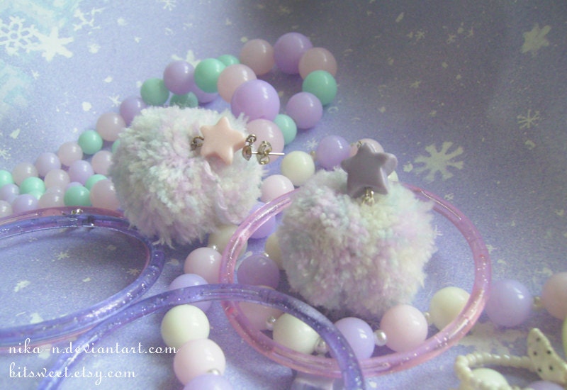 Fun-kei Space Pompom Meteor earrings