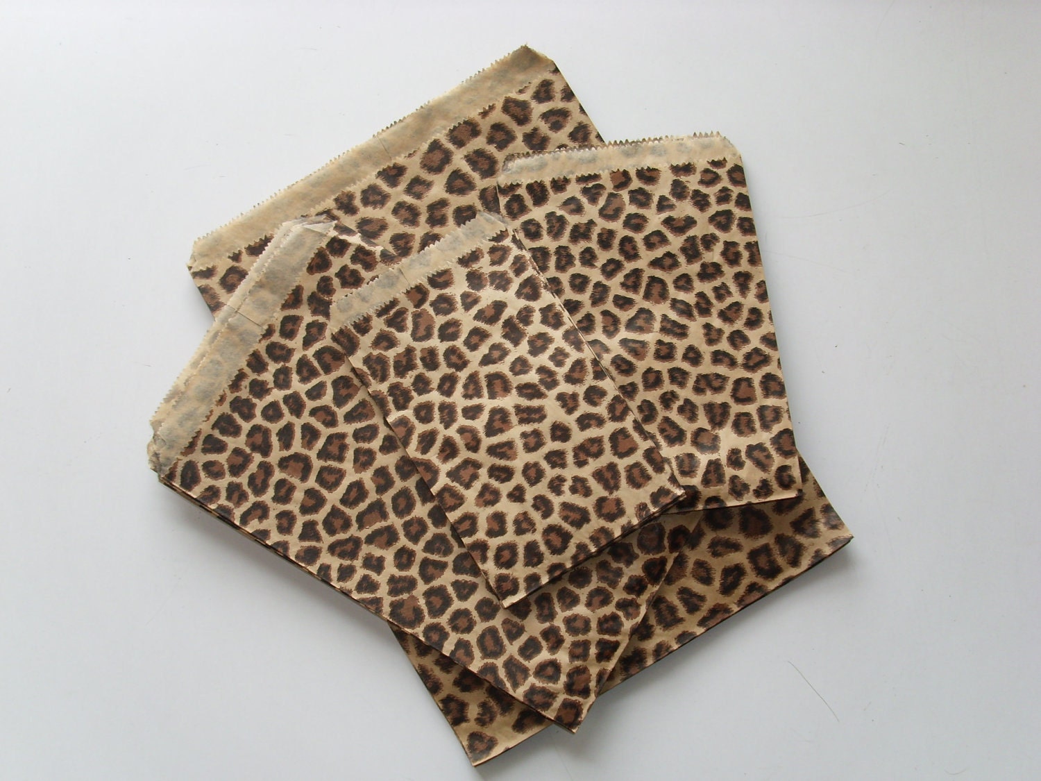 25 cheetah or leopard animal print paper bags 6 x 9 inch
