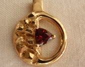 14k Yellow Gold Circle Nugget Pendant Trilliant Garnet