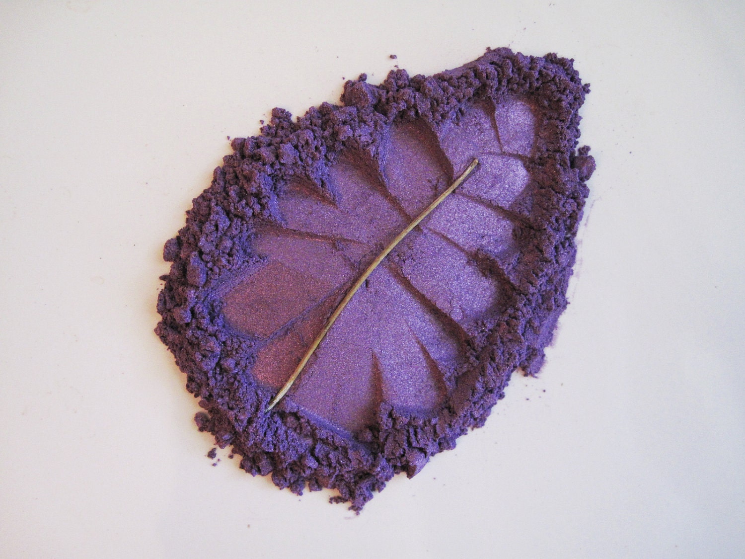 Glamor Grape - Pure and Natural Mineral Eye Shadow