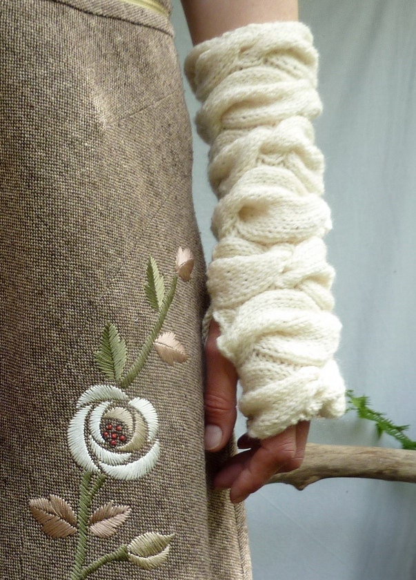 Sweetheart Warmers, hand knitted sleeves, arm warmers, wrist warmers, gauntlets in pure merino wool, cream, Ready to Ship