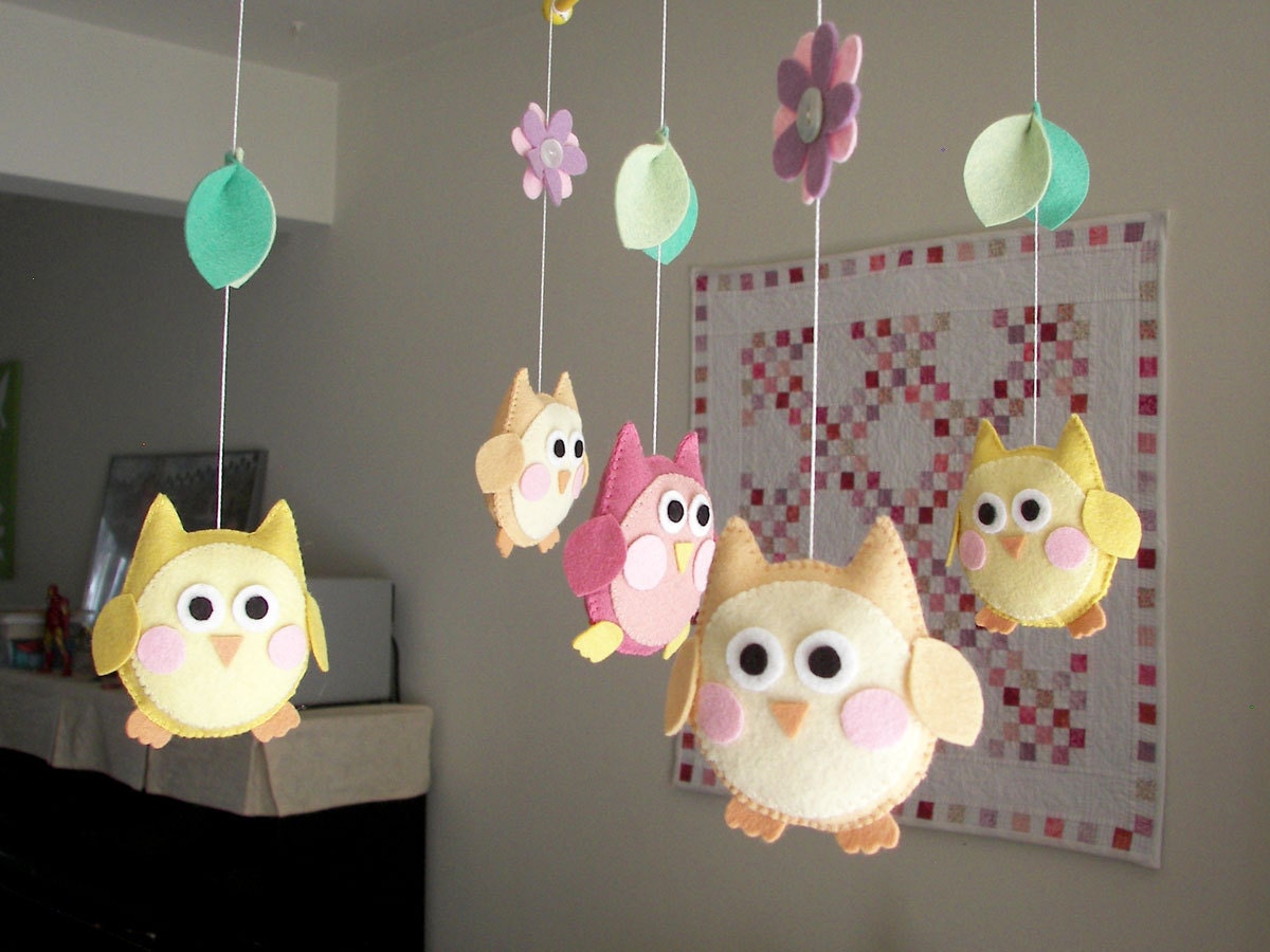 Baby crib mobile, owl mobile "Cute owl - Yellow"