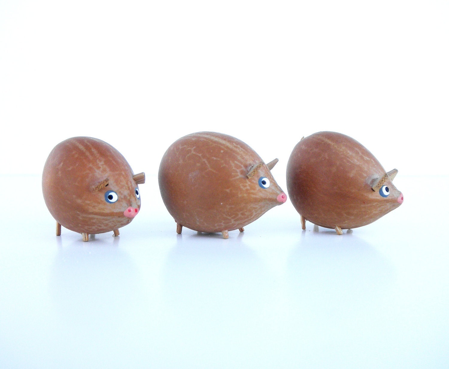 Pigs - Vintage, Pecan