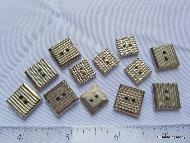 Buttons   12 Silver Metallic 2 hole