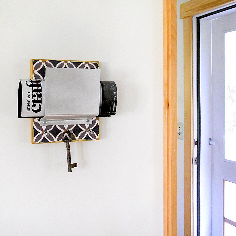 Office Organizer l Mail Holder ECLIPSE:  modern wall mount letter holder lotus leaf pattern black gray organizer key holder metal