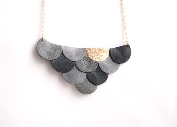 Leather Scallop Petals Necklace - Golden Touch