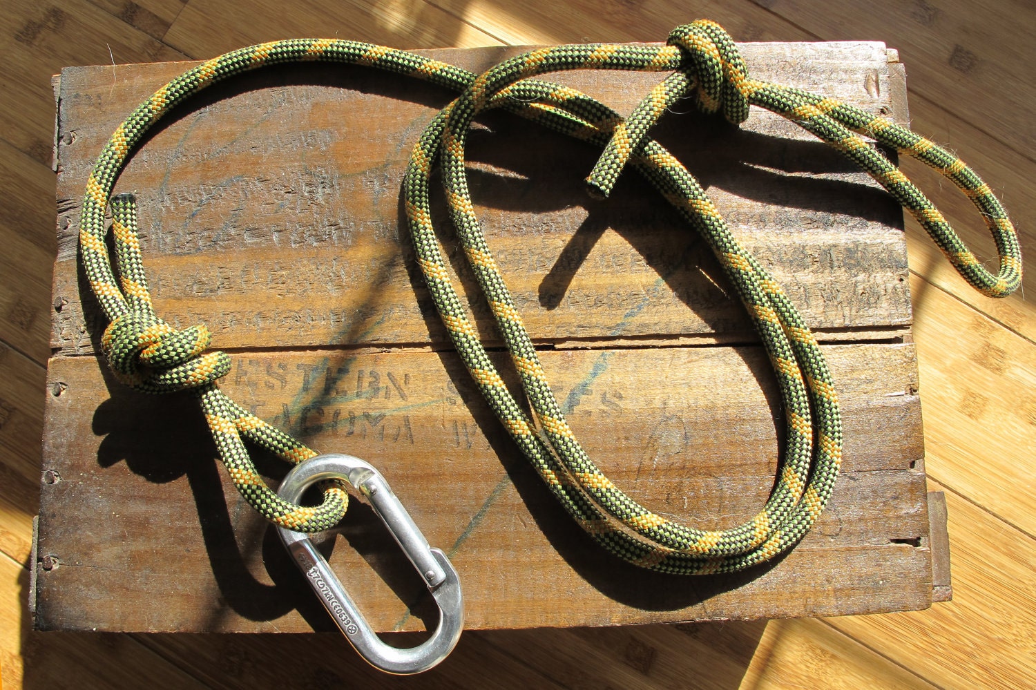 Recycled Climbing Rope & Carabiner Dog Leash - Choose a color (Green, Multi, Blue, Red, Dark Blue))
