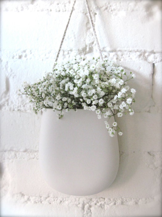 Simple White Porcelain Hanging Wall Pocket