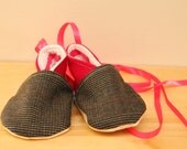 BOOTIES--wool and fuschia