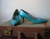 Vintage 1980s Turquoise Leather Pumps
