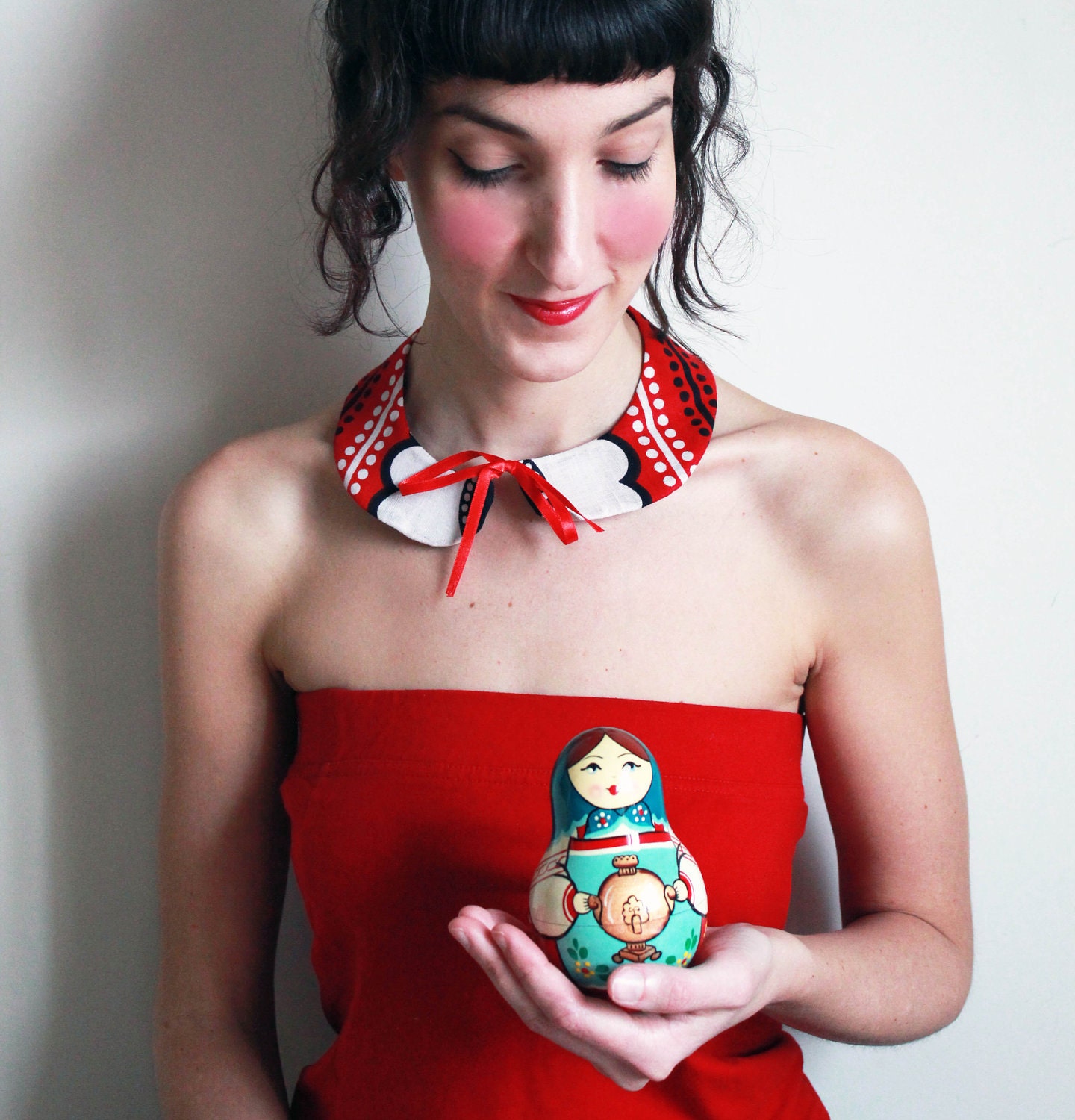 Peter Pan collar movable vintage red, black and white