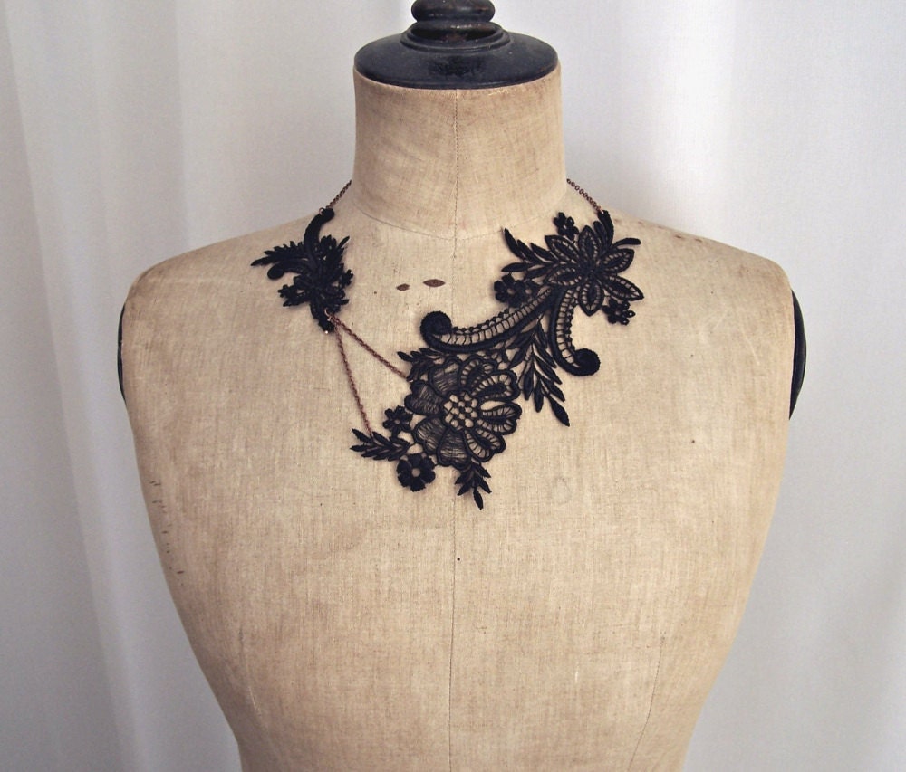 Magnolia black lace necklace