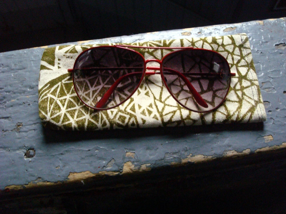 Hand Screened Graphic Early Nazca Inspired Snake Canvas/Army Green Sunglasses Case