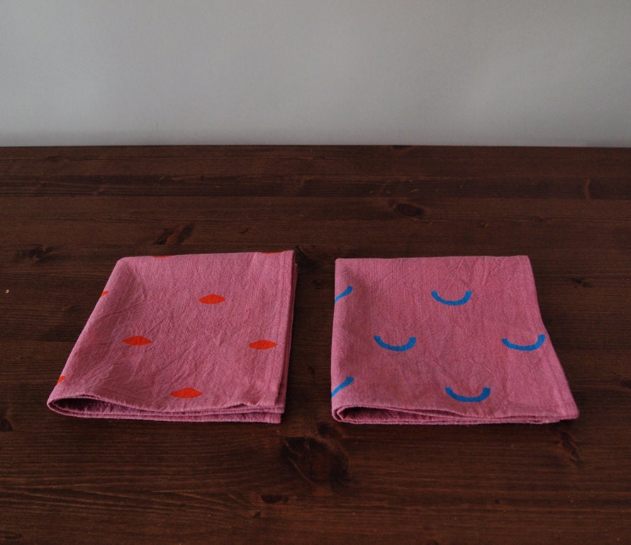 Made to Order, Set of 2 Cocktail / Table Napkins "Clementine, a Bowl" - Orange & Blue on Mauve