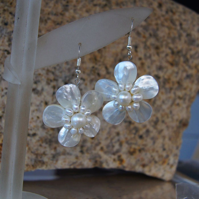 Pearl Earrings,beadwork Earrings,drop Earrings,hoop Earrings,bubble Earrings,Beaded Jewelry,Bridesmaid Gifts,Dangle Earrings With Pearl