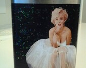 MARILYN MONROE GLITTER 8 oz flask