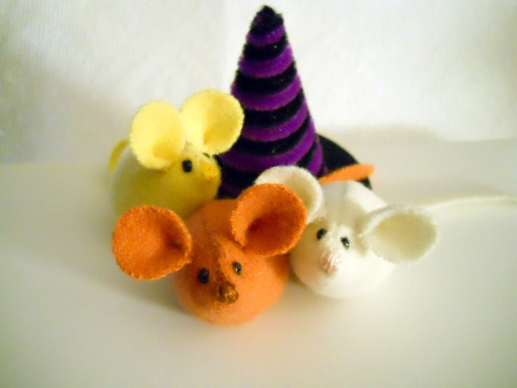 Halloween Mice in a Witch's Hat - Cute Decoration - Candy Corn Animals