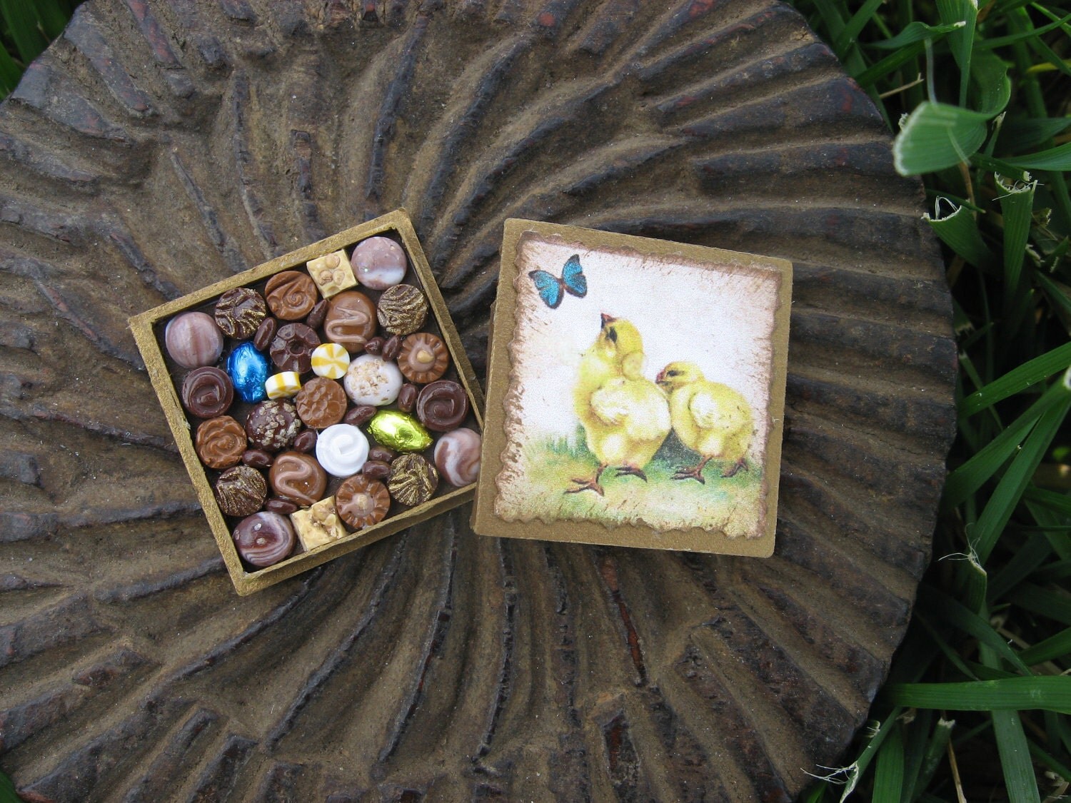 Miniature Box of Chocolates - 1:12th Scale