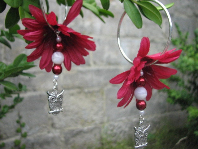 Red daisy flower earrings