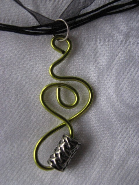 Applegreen wire pendant