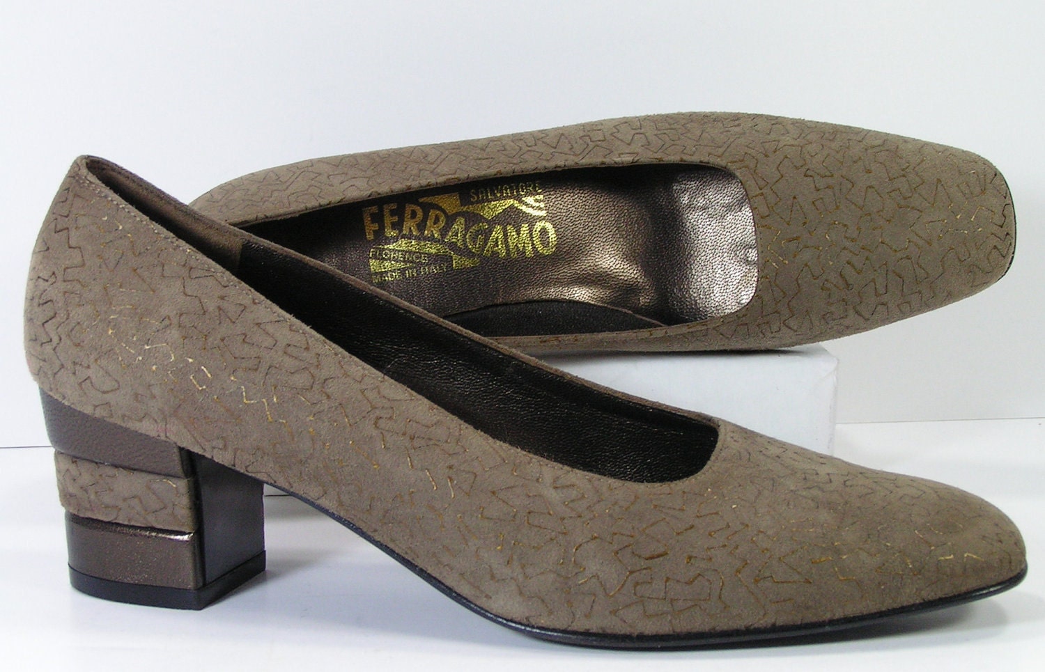 salvatore ferragamo pumps shoes wom ens 7 AA olive gold suede heels