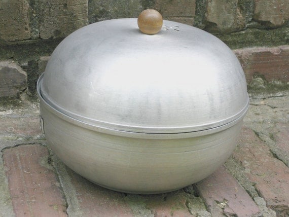 Vintage Mirro Aluminum Bun Warmer by GoodOldDaysTreasures on Etsy