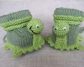 3-9 months hand knitted baby booties -green turtles-children clothing